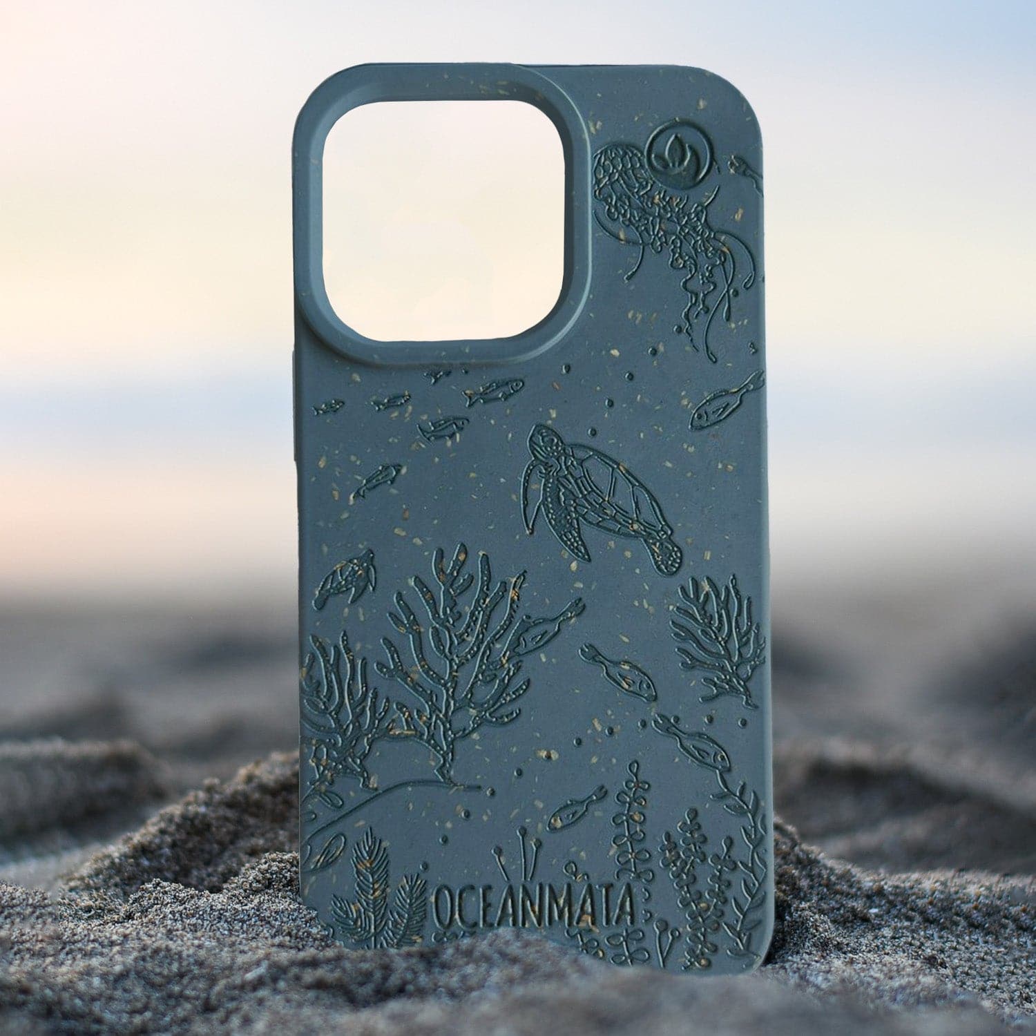 iPhone 14 Hülle 'TURTLE Family' - blau - nachhaltig – Ansicht 3