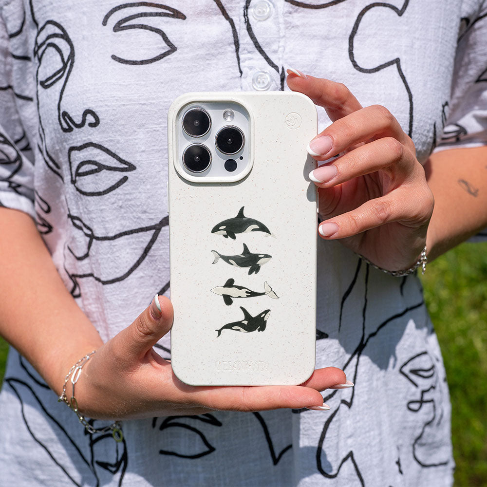 iPhone 13 mini Hülle - Orca weiß - "OrcaFamily" - nachhaltig