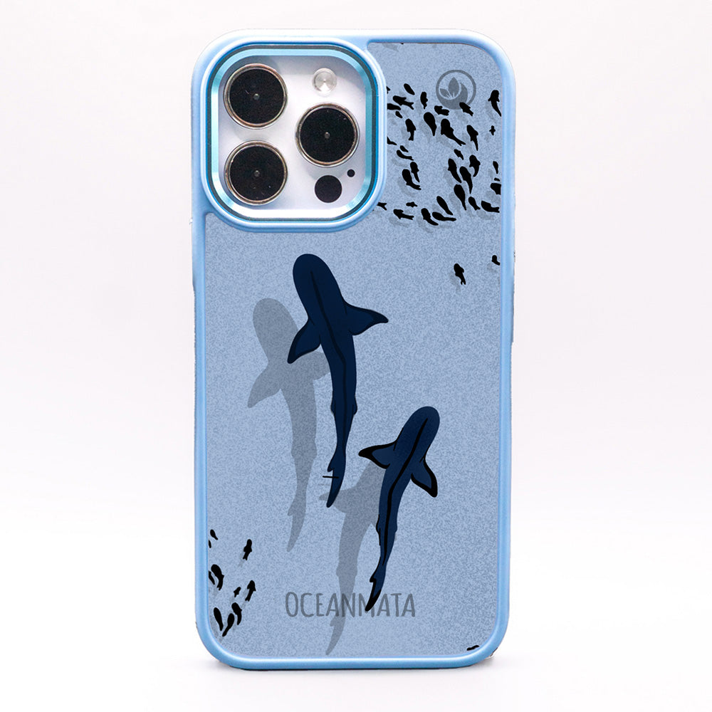 iPhone 16e Hülle - Hai blau - "Into the blue" nachhaltig