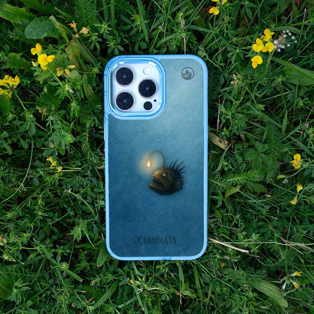 iPhone 15 pro Hülle - Anglerfisch blau - "Sour" - nachhaltig