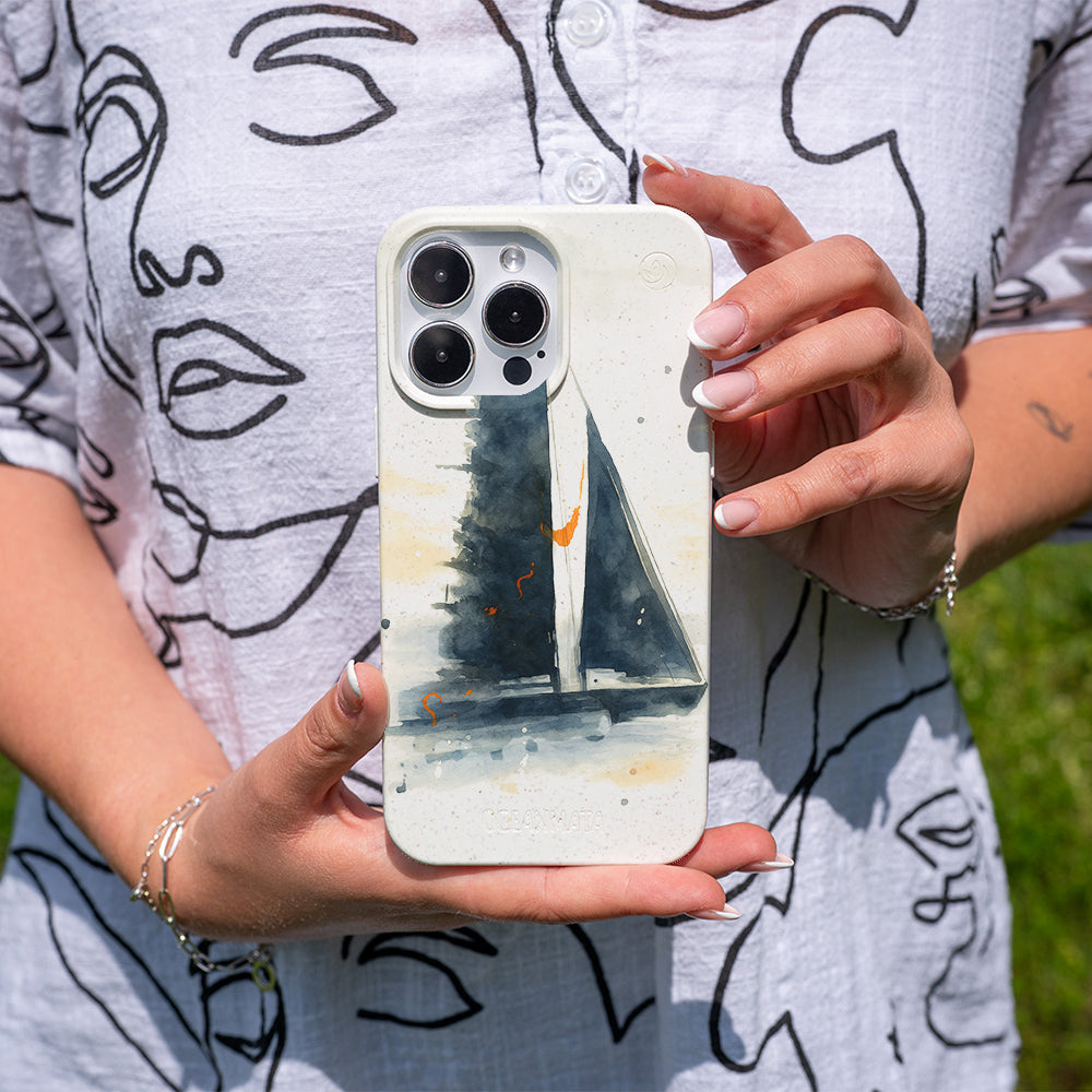 iPhone 16 Hülle - Segeln weiß - "Golden Horizon" - nachhaltig