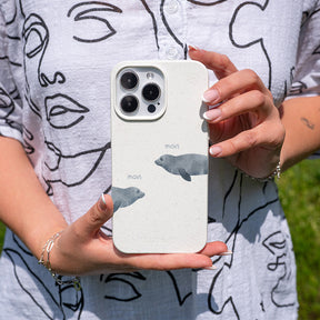 iPhone 13 mini Hülle - Robbe weiß - "mooornin" - nachhaltig